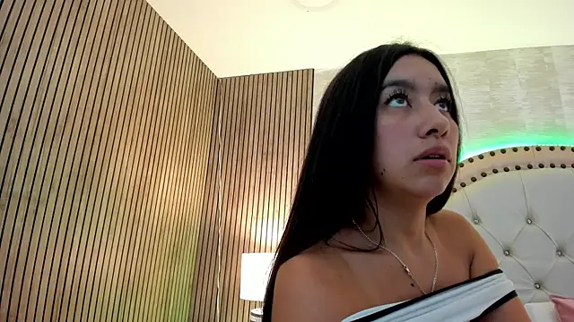 AlenaColeman's Live XXX Chat