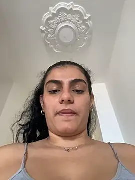 carlafox05 Adlı Modelin Canlı XXX Sohbeti