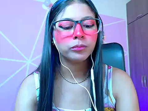 _ALLYSON18_ Adlı Modelin Canlı XXX Sohbeti