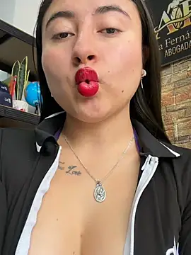 _Sarah-Office1 Chat XXX in diretta