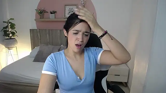 lucia_henao_ Live XXX-chat