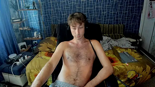 CuteBoy228 élő XXX-chatje