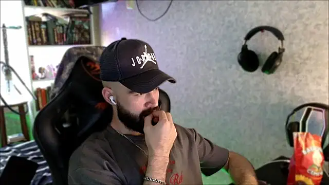 _Serious_Man live XXX chat