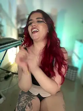 دردشة NikkiNix الجنسية المباشرة