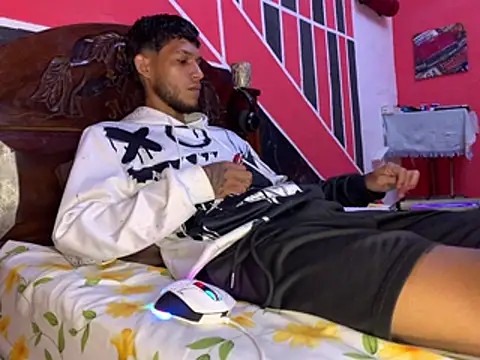 tanned_boy Webcam show