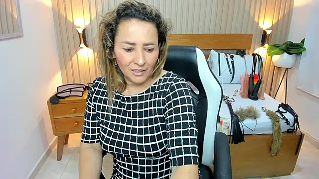luciana_ballesteros_ Adlı Modelin Canlı XXX Sohbeti