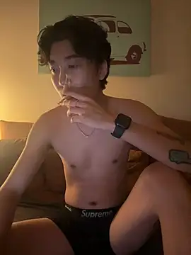 YourBadboy718 élő XXX-chatje