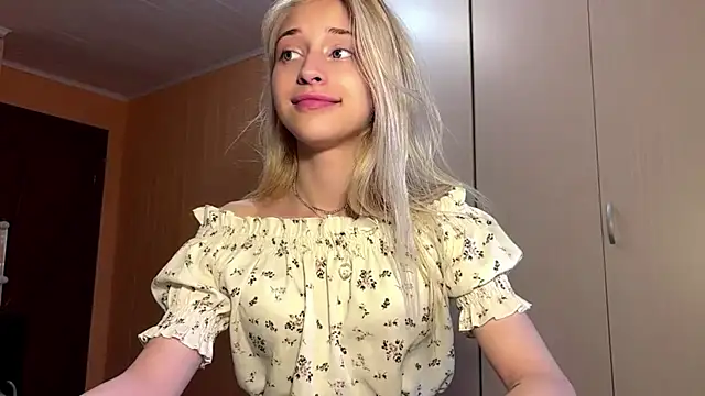 FiveFootBlonde Live XXX Chat