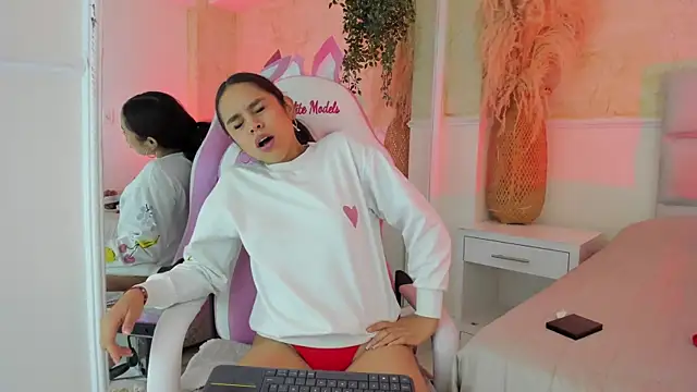CarolineFyre Live XXX-Chat