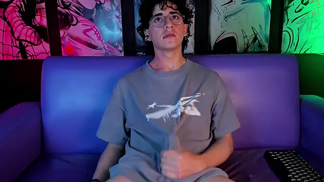 הופעת וובקאם של ElliotNoir