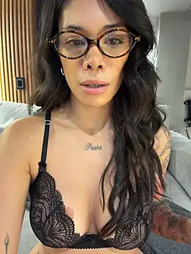 צ'אט XXX בשידור חי של SiennaLuvs