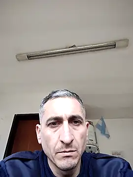 Alejandro83bsf Chat XXX in diretta