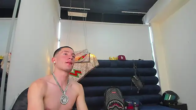 HunterHeat_ webcam show