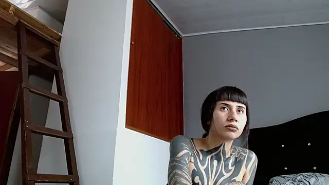 Emilia_1995's Live XXX Chat