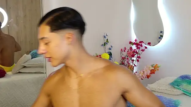 Troye_Williams Adlı Modelin Canlı XXX Sohbeti