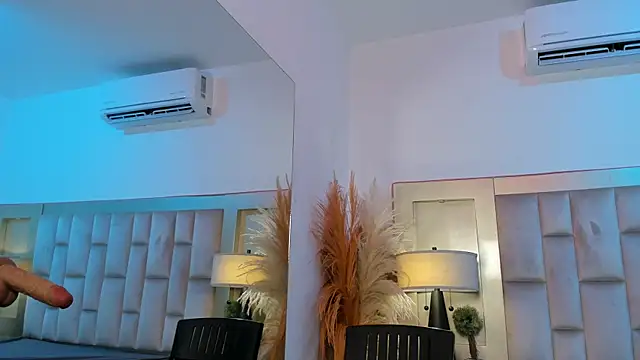 MaxxieRay live XXX chat