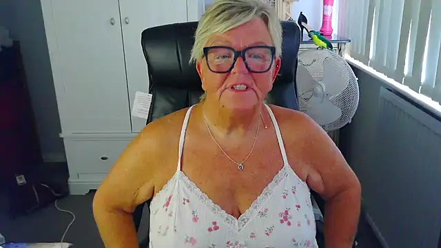 BridgetBlueEyes live XXX chat