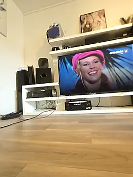 XXX chat uživo modela Chrisou73
