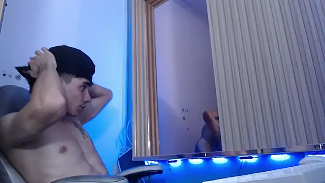 XXX chat uživo modela MaximumSteel_