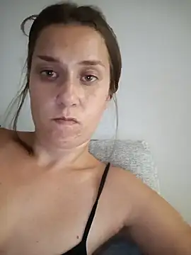 XXX chat uživo modela Bullhorygirl