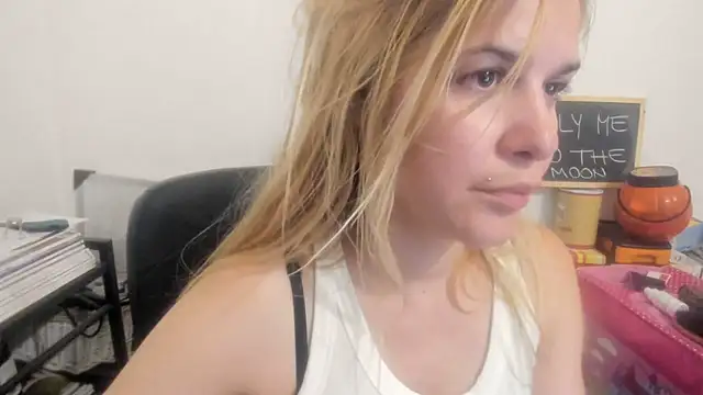 new_but_cute's Live XXX Chat