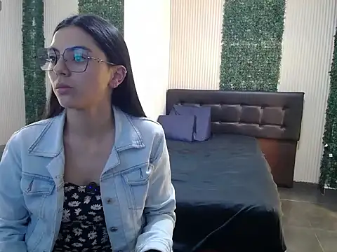 Valeriamoon_3101 Adlı Modelin Canlı XXX Sohbeti