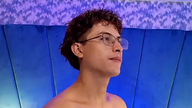 Aaron_Eze Chat XXX in diretta
