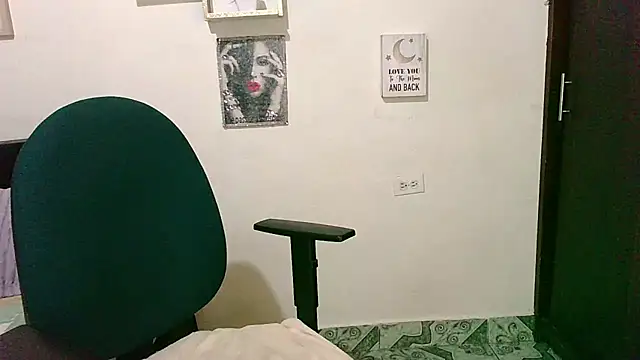 zaray_bella Adlı Modelin Canlı XXX Sohbeti