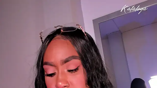 Kataleya_west Adlı Modelin Canlı XXX Sohbeti
