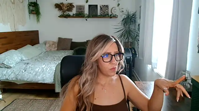 LottieMilfUK's Live XXX Chat