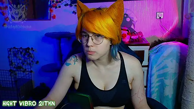 XXX chat uživo modela TrickyKitsune