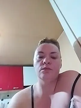 DiamondMia11 Show in webcam