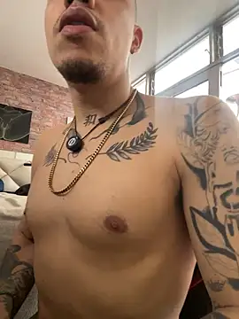 AlphaMasterXxx 라이브 XXX 채팅