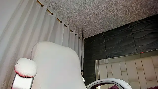sally_hot18 Show in webcam