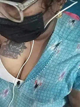 deepika-mallus élő XXX-chatje