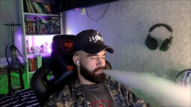 Chat +18 de _Serious_Man ao vivo
