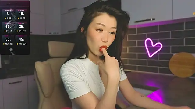 ShaiyaMinn3 élő XXX-chatje