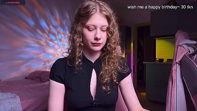 دردشة SweetyKiki الجنسية المباشرة