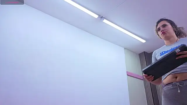 Онлайн чат XXX Kaely_Burniing