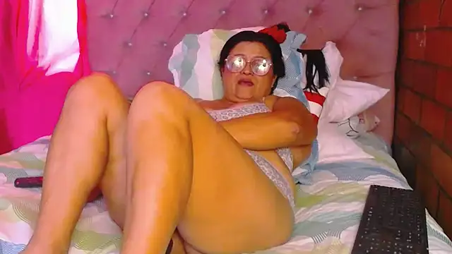 Chat +18 de HotTasttyWoman ao vivo