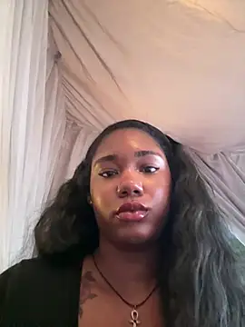 Ebonythroat777 Show in webcam
