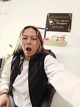 _Dentist-Madisson_04's Webcam Show