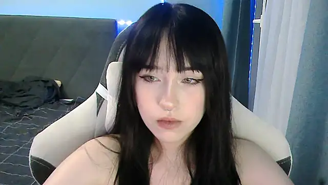 EvaHurt Show in webcam