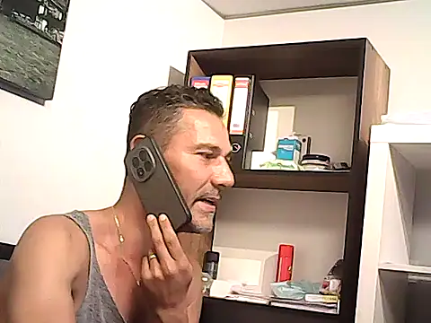 mastercharisma35 Adlı Modelin Canlı XXX Sohbeti
