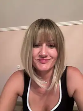 LunaFoxs' Live XXX Chat