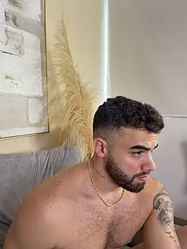 PaulPhoenix_ 现场XXX聊天