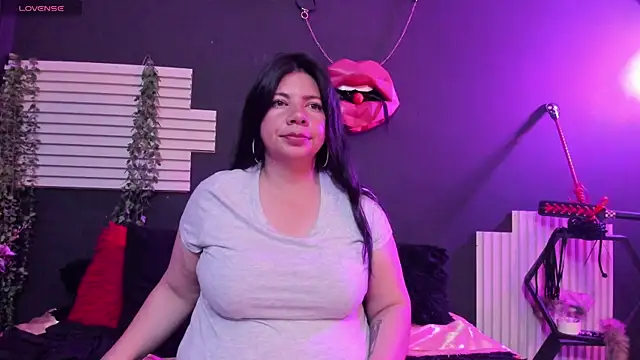 צ'אט XXX בשידור חי של kinky_momm