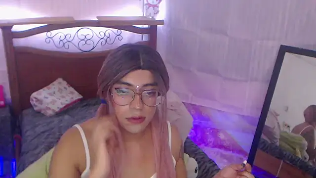Nikol_Twink02 Show in webcam