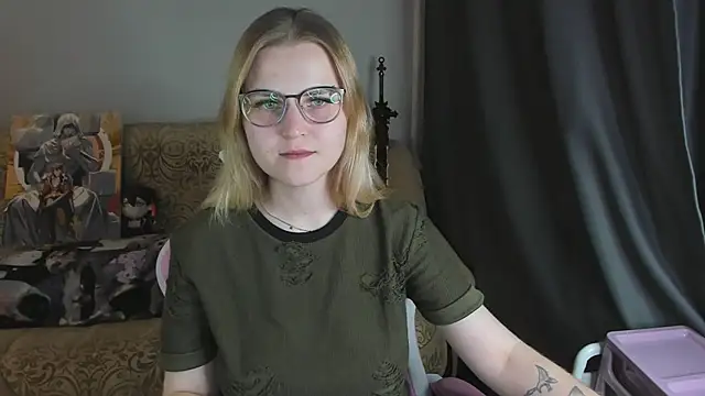 צ'אט XXX בשידור חי של MissBrightShine