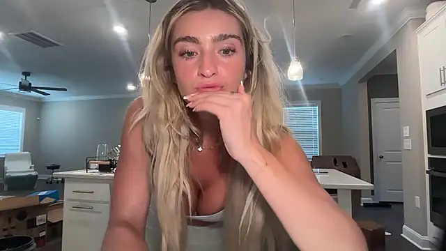 meggsworld: вебкам-шоу